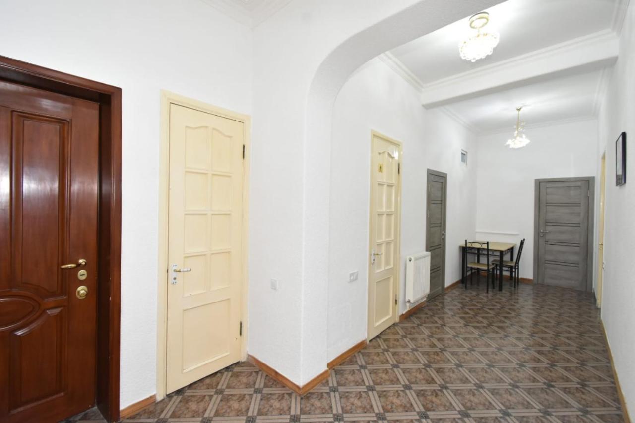 Guesthouses Opera Jerevan Eksteriør bilde