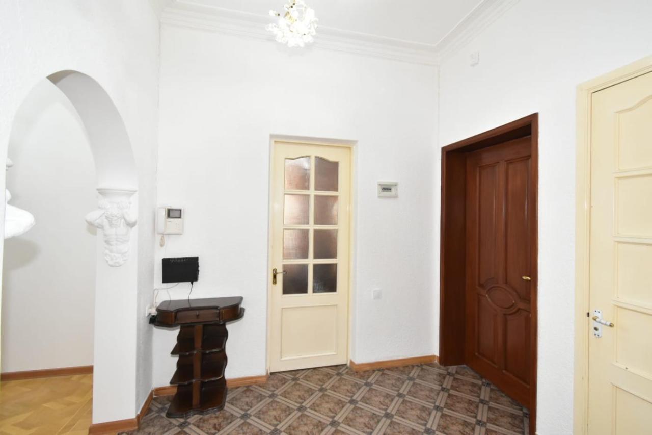 Guesthouses Opera Jerevan Eksteriør bilde