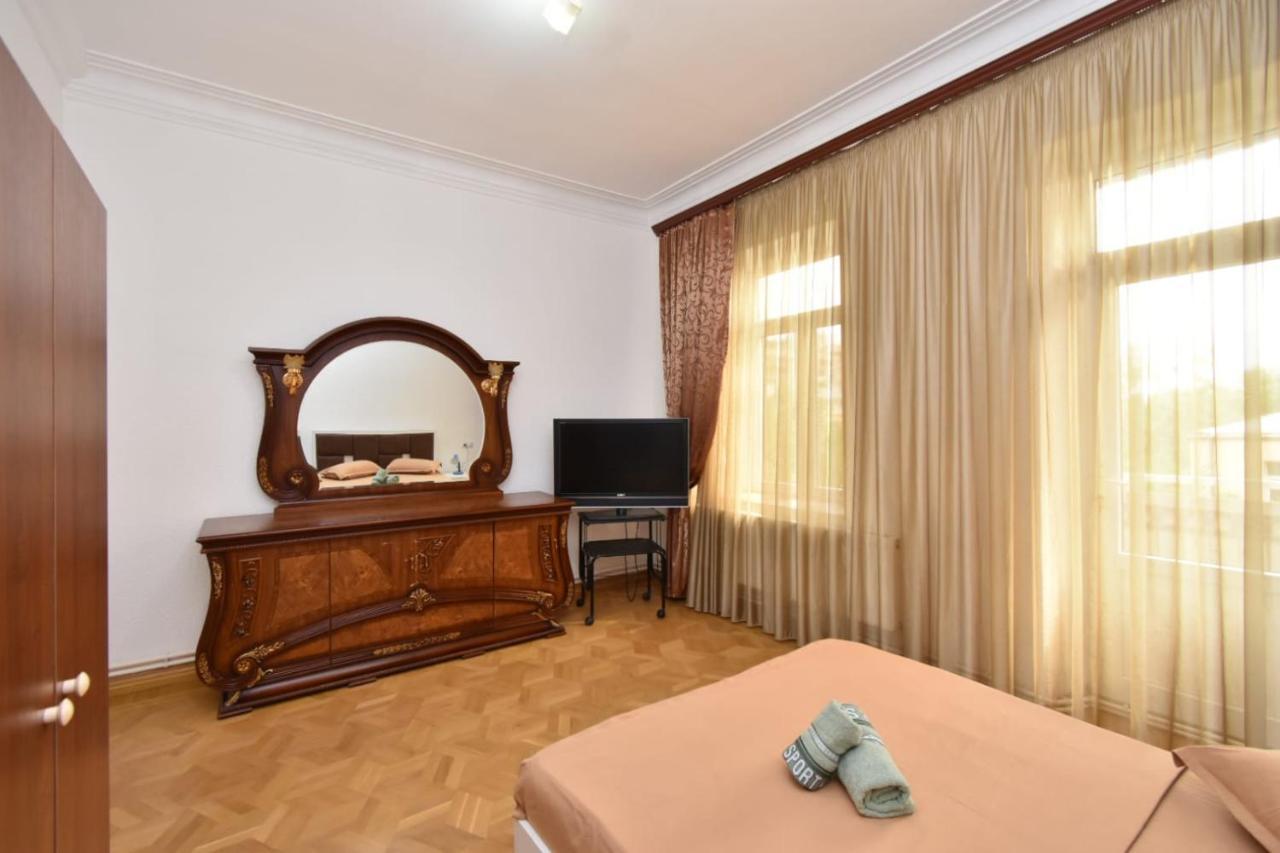 Guesthouses Opera Jerevan Eksteriør bilde