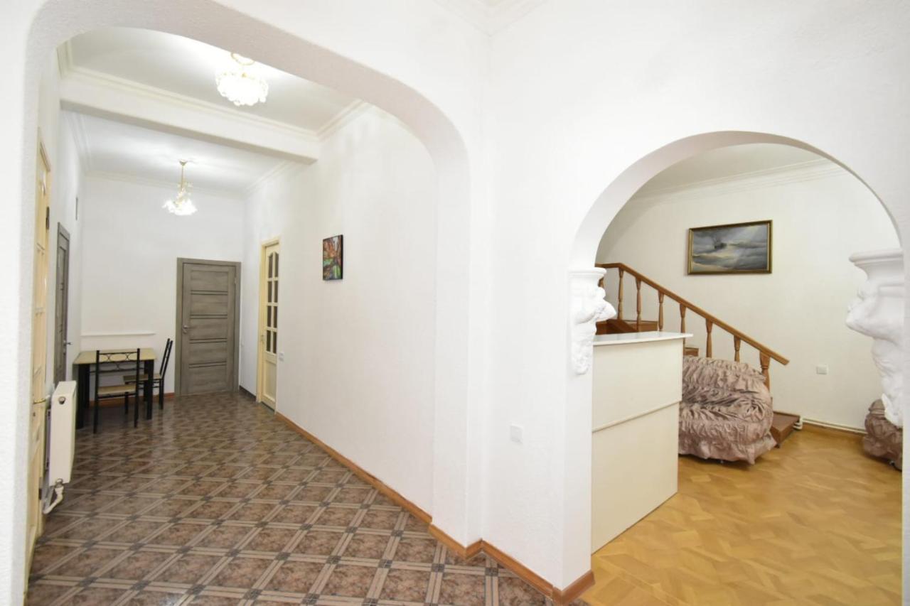 Guesthouses Opera Jerevan Eksteriør bilde