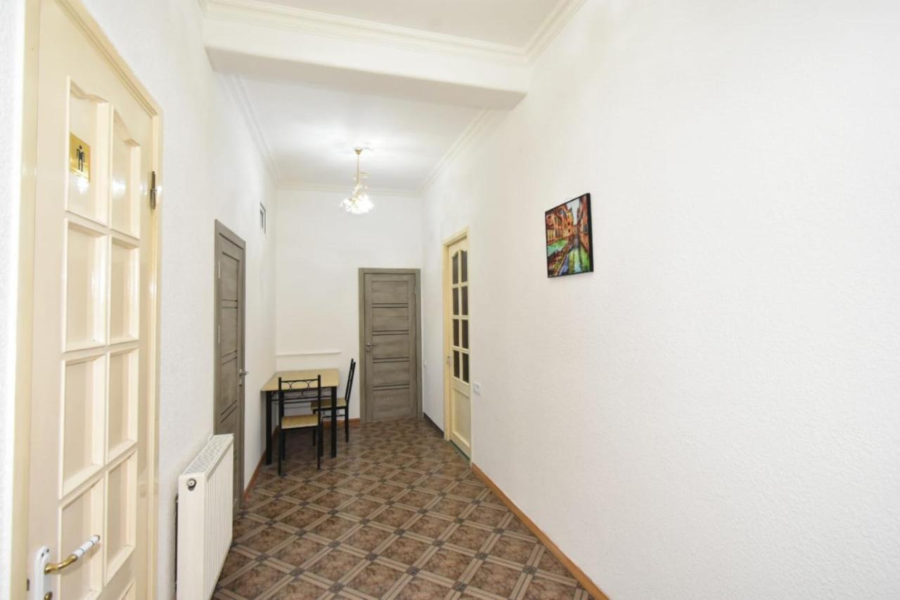 Guesthouses Opera Jerevan Eksteriør bilde