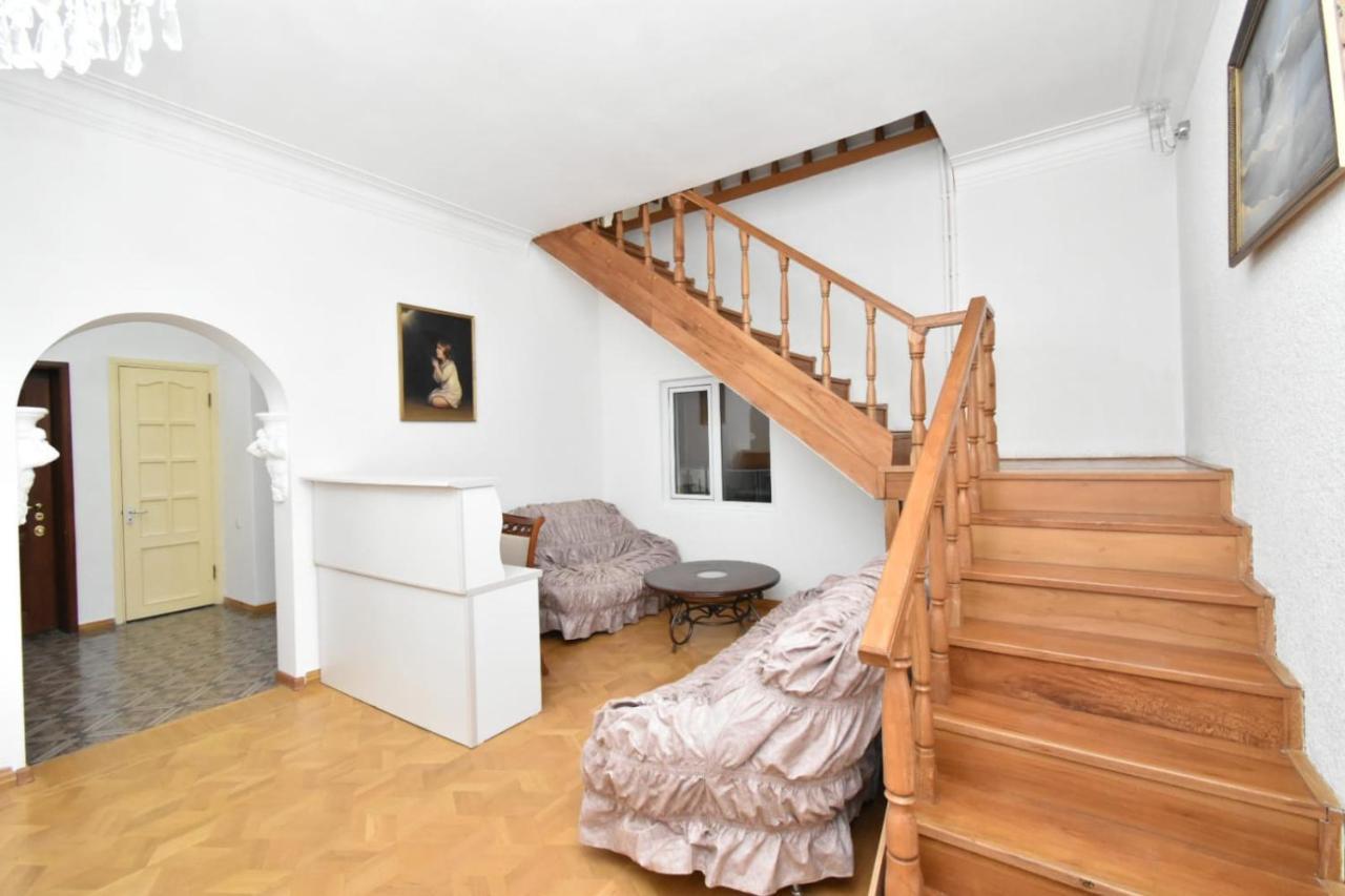 Guesthouses Opera Jerevan Eksteriør bilde
