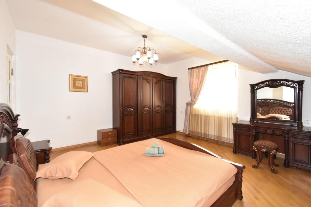 Guesthouses Opera Jerevan Eksteriør bilde