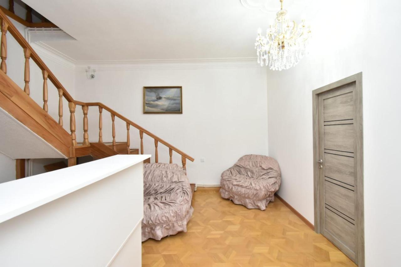 Guesthouses Opera Jerevan Eksteriør bilde